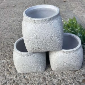 Малки арт кашпи с декоративни флорални фигури за аранжиране